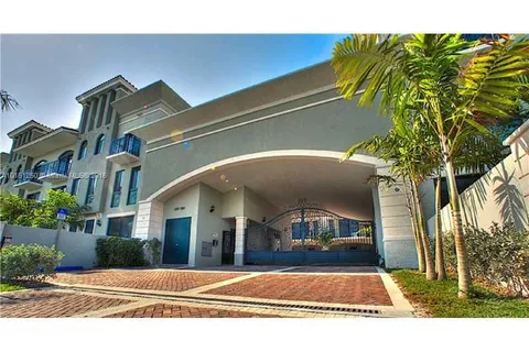 1150 98th St # 10, Bay Harbor Islands FL 33154