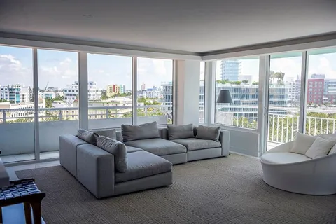 400 S Pointe Dr # 710, Miami Beach FL 33139