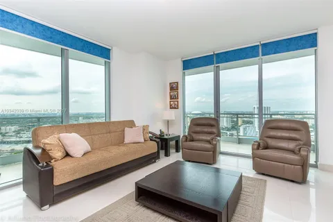 90 SW 3rd St # 2910, Miami FL 33130