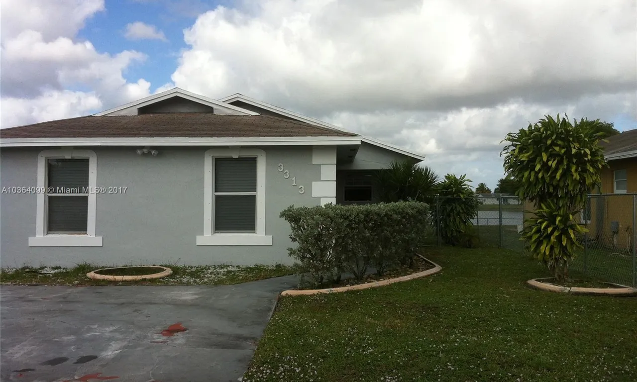 3313 NW 193rd St, Miami Gardens FL 33056