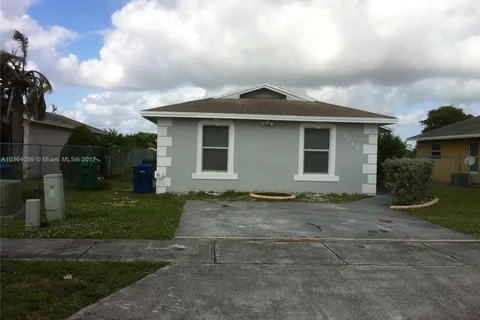 3313 NW 193rd St, Miami Gardens FL 33056