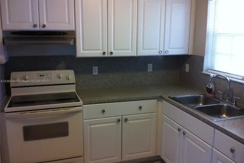 3313 NW 193rd St, Miami Gardens FL 33056
