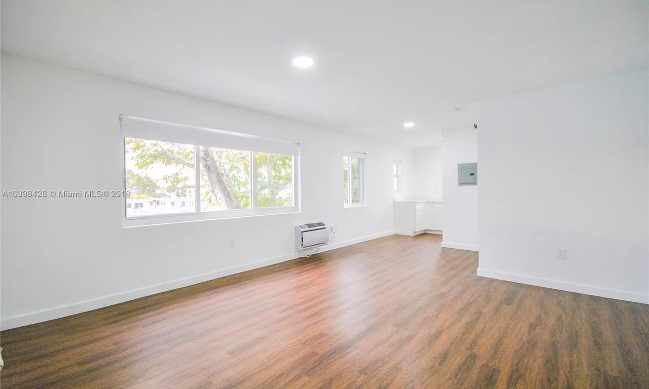 8260 Byron Ave # 18, Miami Beach FL 33141