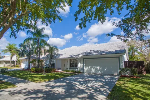 9421 SW 212th Ter, Cutler Bay FL 33189