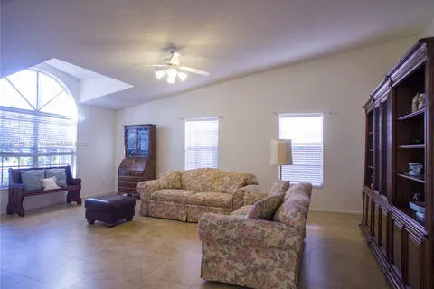 9421 SW 212th Ter, Cutler Bay FL 33189
