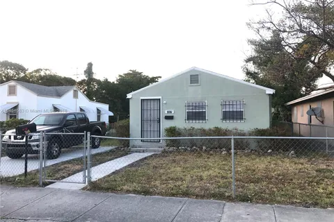 1907 NW 46th St, Miami FL 33142
