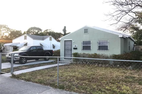 1907 NW 46th St, Miami FL 33142