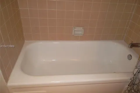 5550 NW 44th St # 212B, Lauderhill FL 33319