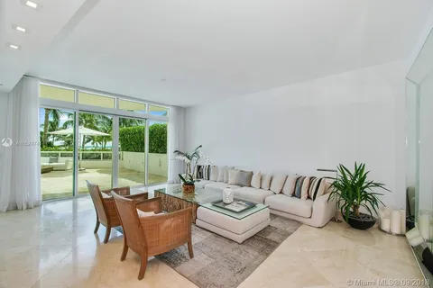 50 S Pointe Dr, Miami Beach FL 33139