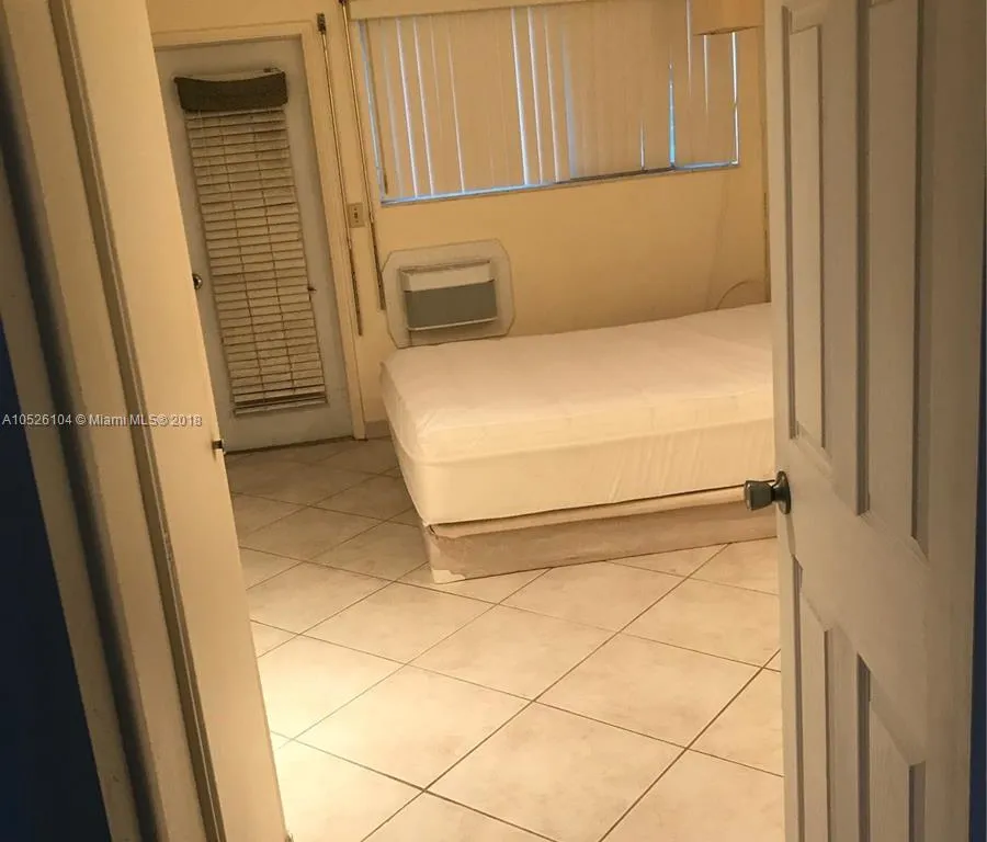 2213 Lincoln # 8, Hollywood FL 33020