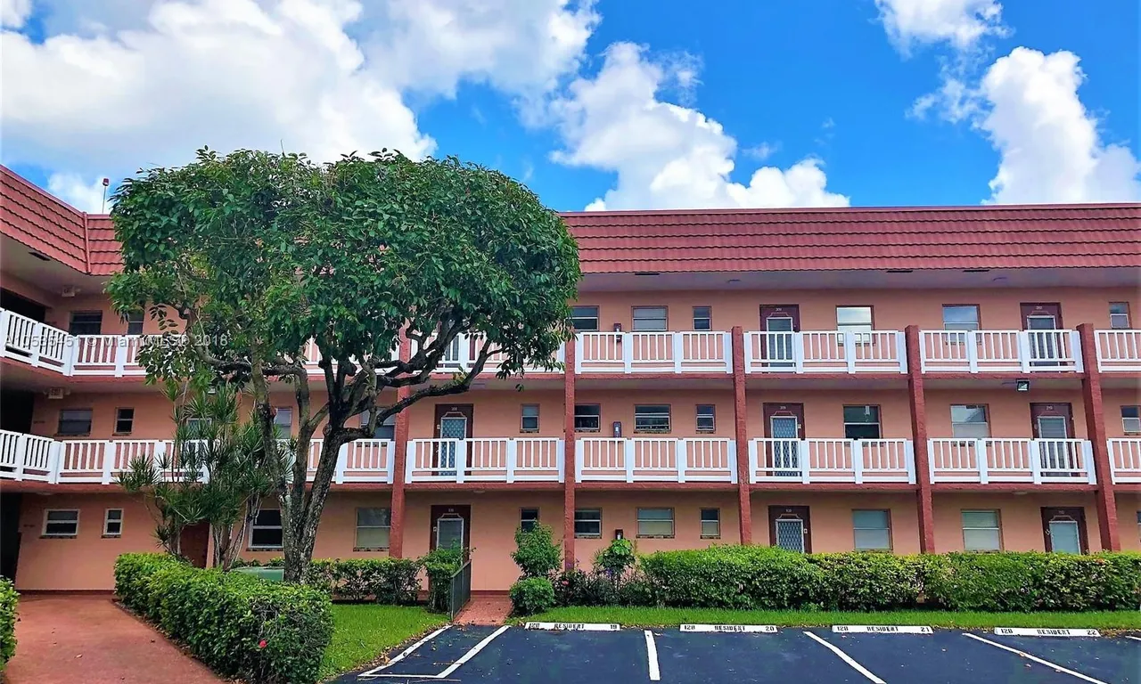 9441 Sunrise Lakes Blvd # 309, Sunrise FL 33322