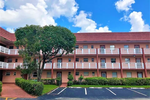 9441 Sunrise Lakes Blvd # 309, Sunrise FL 33322