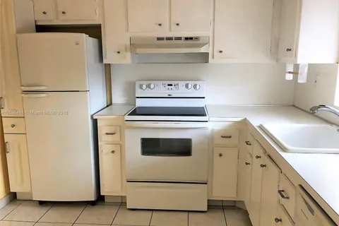 9441 Sunrise Lakes Blvd # 309, Sunrise FL 33322