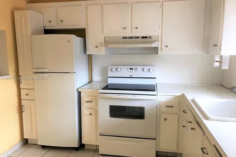 9441 Sunrise Lakes Blvd # 309, Sunrise FL 33322
