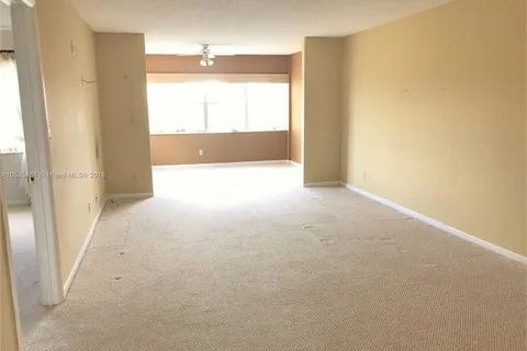 9441 Sunrise Lakes Blvd # 309, Sunrise FL 33322
