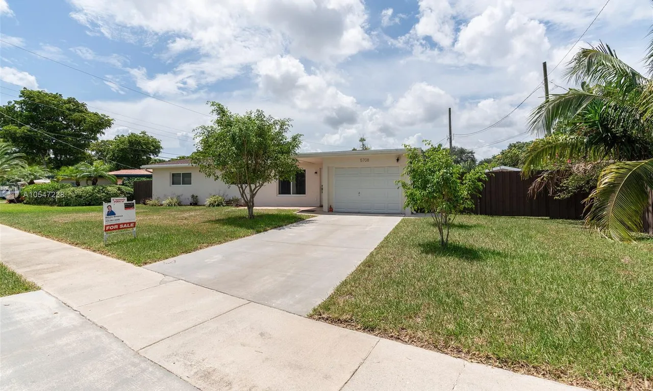 5708 Jackson St, Hollywood FL 33023