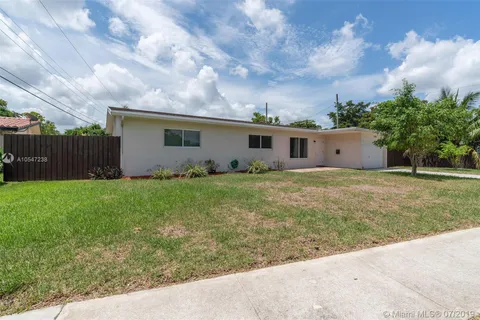 5708 Jackson St, Hollywood FL 33023