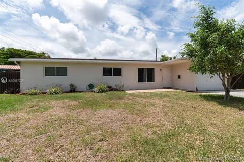 5708 Jackson St, Hollywood FL 33023