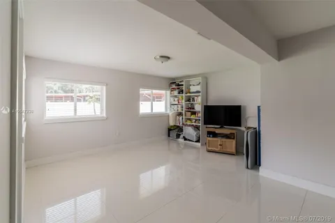 5708 Jackson St, Hollywood FL 33023