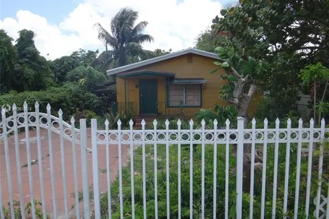 3556 NW 100 St, Miami FL 33147