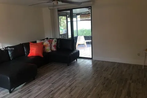 1315 Hollywood Blvd, Hollywood FL 33019