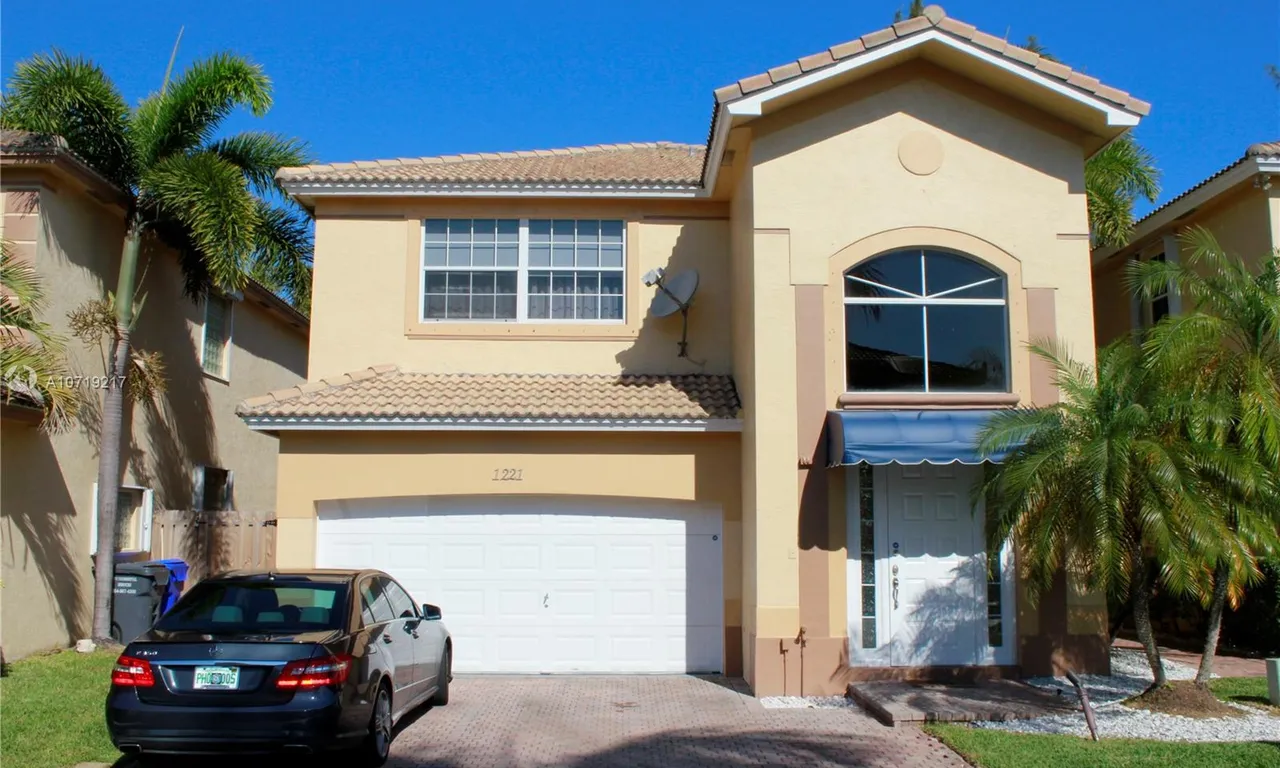 1221 Hayes St, Hollywood FL 33019