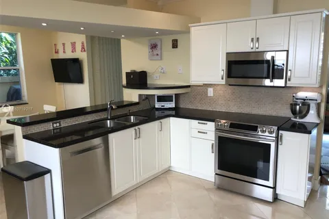1221 Hayes St, Hollywood FL 33019
