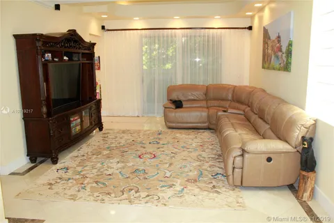 1221 Hayes St, Hollywood FL 33019