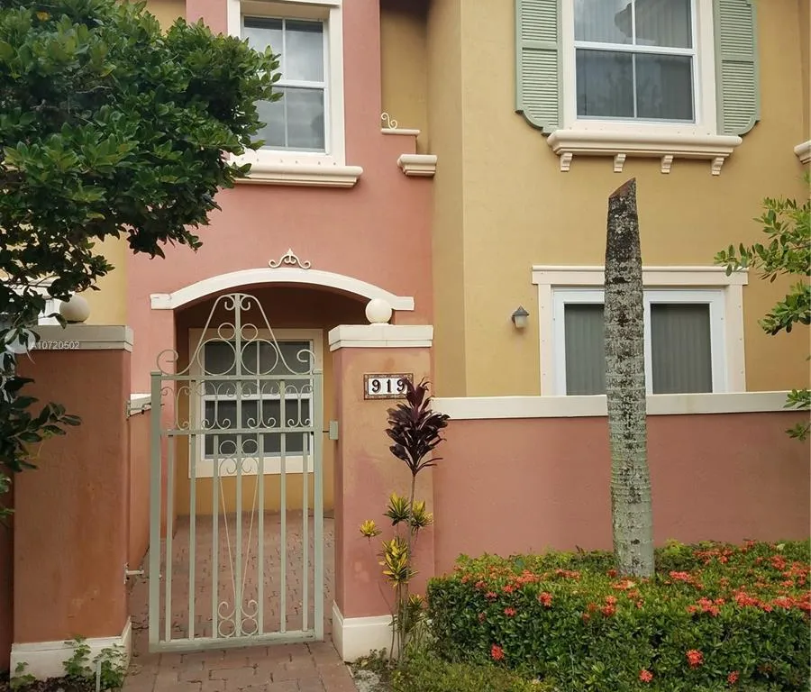919 SW 143rd Terr # 2009, Pembroke Pines FL 33027
