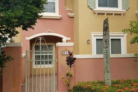 919 SW 143rd Terr # 2009, Pembroke Pines FL 33027