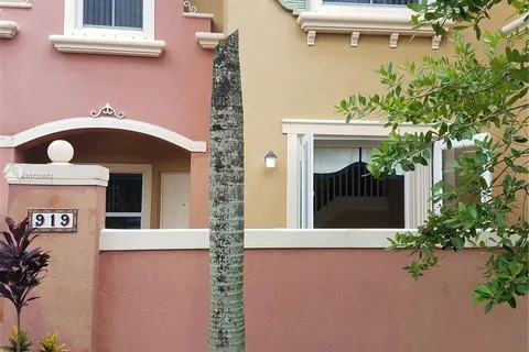 919 SW 143rd Terr # 2009, Pembroke Pines FL 33027