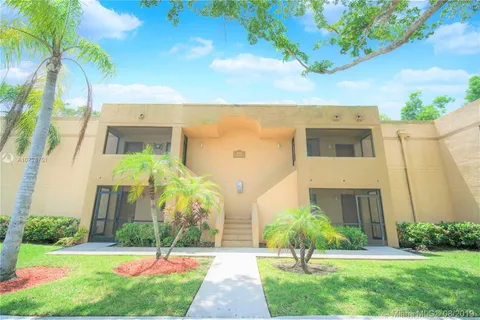 151 Lakeview Dr # 104, Weston FL 33326