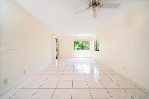 151 Lakeview Dr # 104, Weston FL 33326