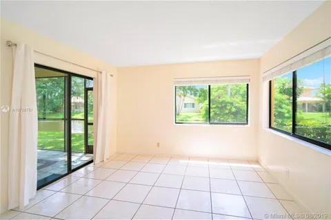 151 Lakeview Dr # 104, Weston FL 33326