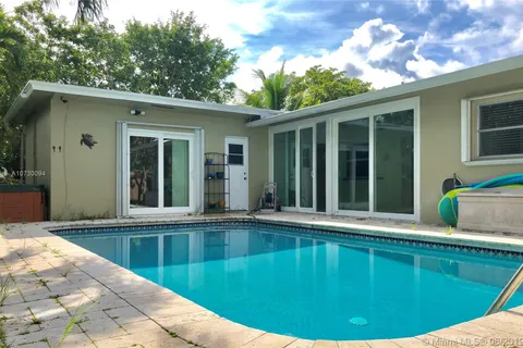 2031 NW 32nd St, Oakland Park FL 33309