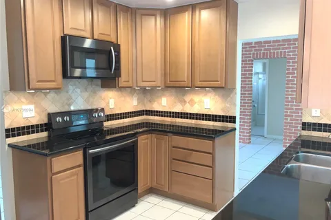 2031 NW 32nd St, Oakland Park FL 33309