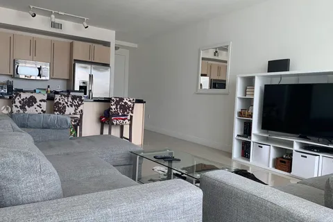 79 SW 12th St, Miami FL 33130