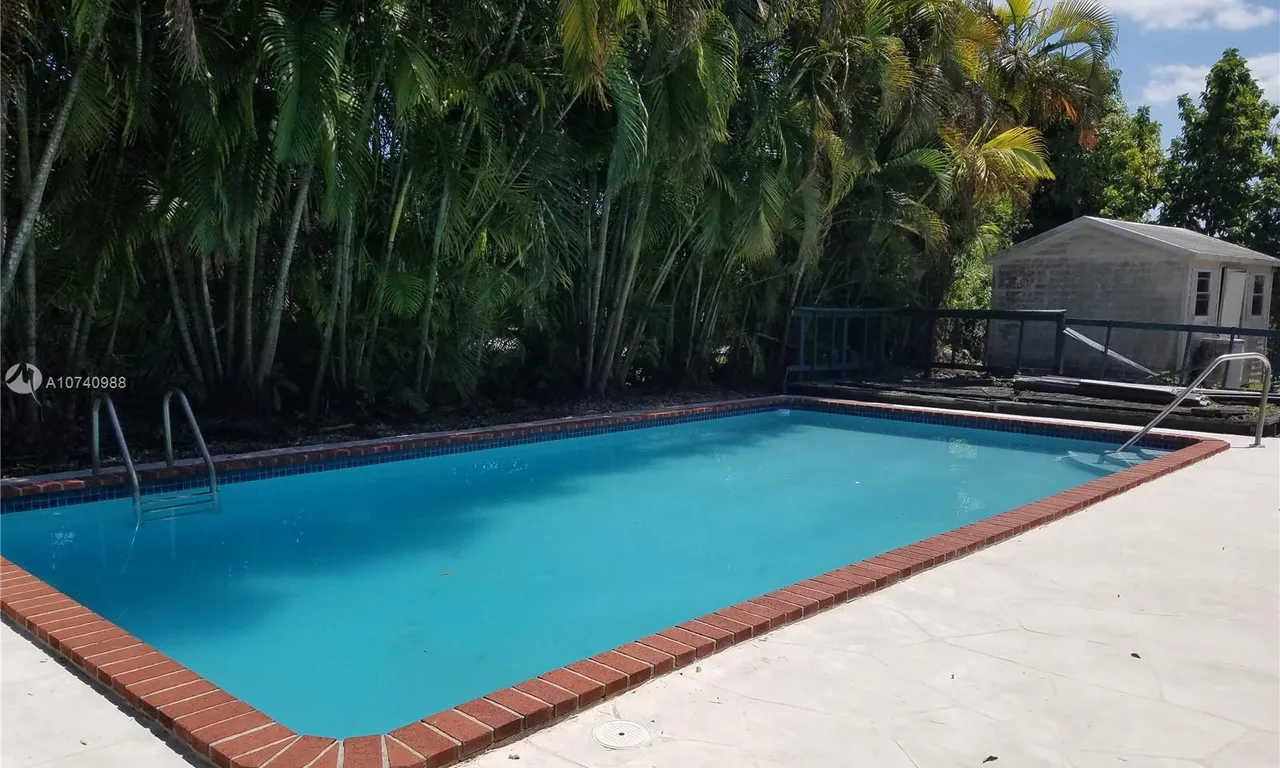 15821 SW 147th Ct, Miami FL 33187