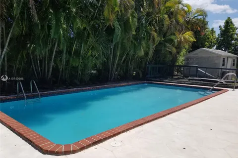 15821 SW 147th Ct, Miami FL 33187