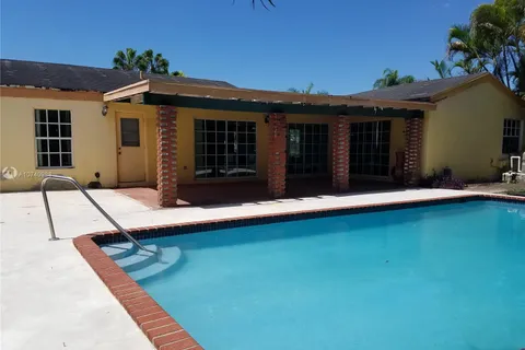 15821 SW 147th Ct, Miami FL 33187