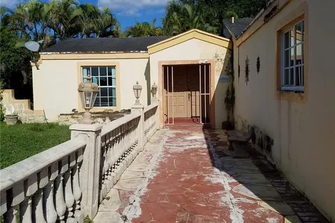 15821 SW 147th Ct, Miami FL 33187