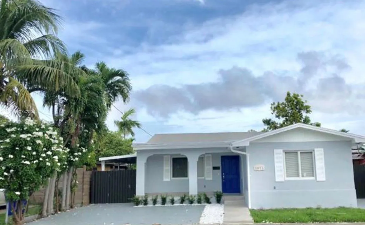 3281 NW 17th St, Miami FL 33125