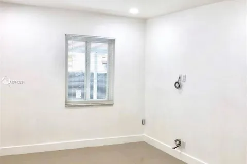 3281 NW 17th St, Miami FL 33125