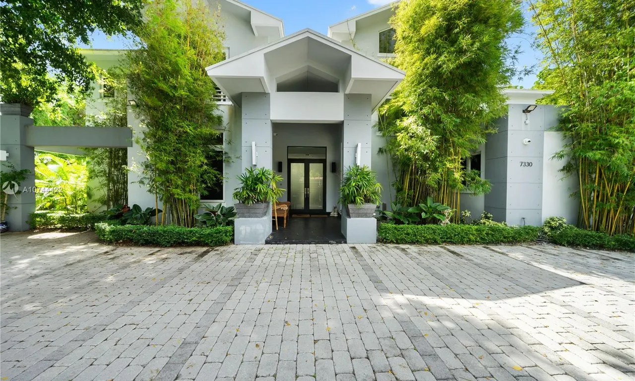 7330 SW 105th Ter, Pinecrest FL 33156