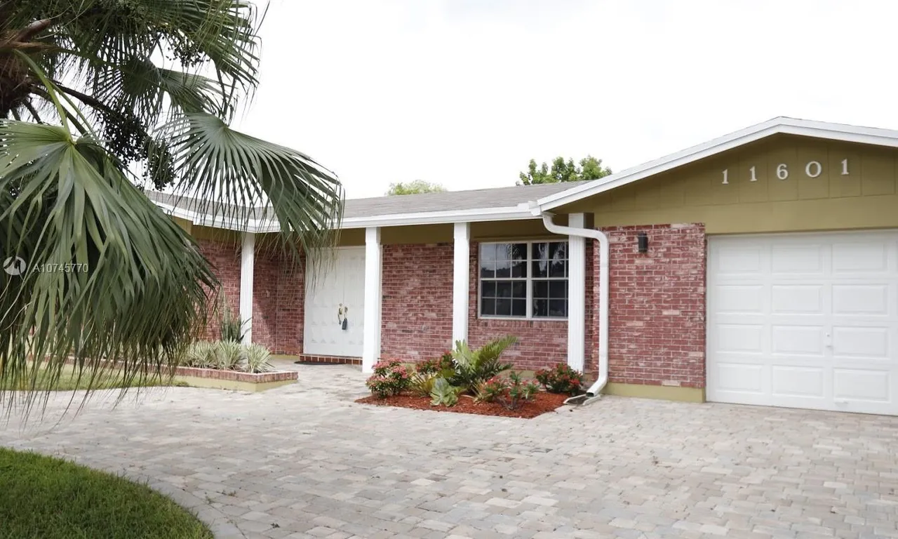 11601 NW 15th Ct, Pembroke Pines FL 33026