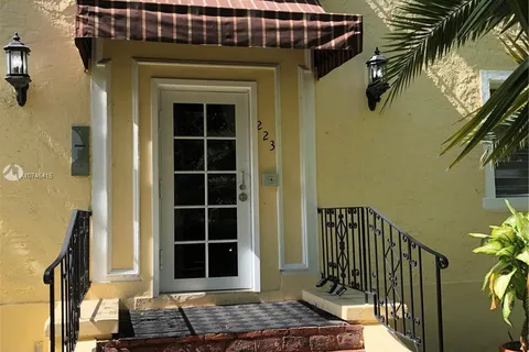 223 Calabria Ave # 11, Coral Gables FL 33134