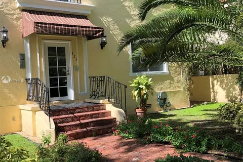 223 Calabria Ave # 11, Coral Gables FL 33134