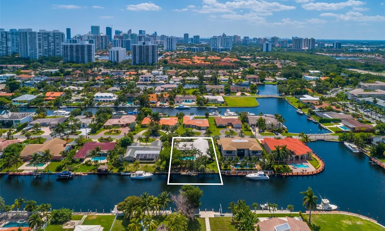 460 Alamanda Dr, Hallandale Beach FL 33009