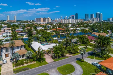 460 Alamanda Dr, Hallandale Beach FL 33009