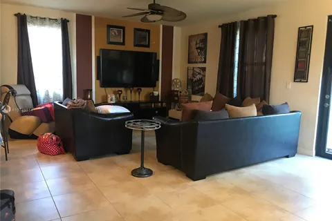 165 SE 36th Pl, Homestead FL 33033